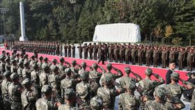 北韓領導人金正恩視察軍隊。（圖／翻攝自朝中社）