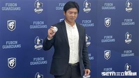 ▲富邦悍將副領隊兼任農場主管林威助。（圖／記者黃耿誼攝影）