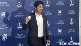 ▲富邦悍將副領隊兼任農場主管林威助。（圖／記者黃耿誼攝影）