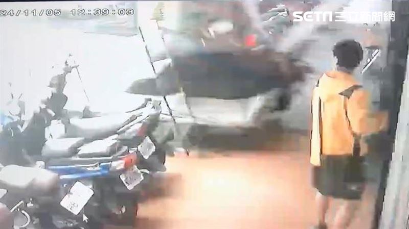 公車倒退嚕撞超商！交通局長震怒開罰9萬