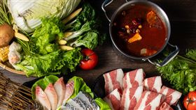 這一小鍋不找E人只找「1」人！三個「1」免費吃肉品，兩個「1」加價購只要11元。（圖／品牌業者提供）