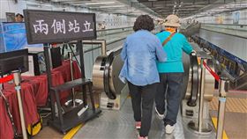 台北捷運加強宣導電扶梯兩側皆可站立。（圖／北捷提供）