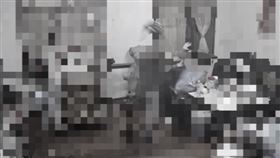 宮廟夫妻持棍棒、安全帽毒打男童，手段相當兇殘。（圖／翻攝自Tik Tok）