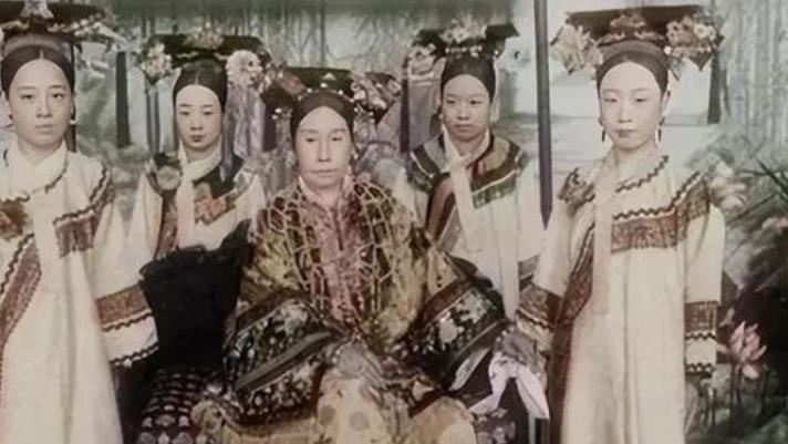 清朝宮女私藏慈禧一枕頭！64年拆開後驚呆