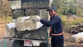 台南沿岸堆廢竹.浮具 蚵農撿