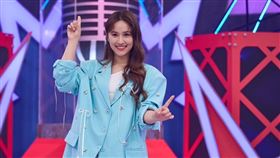 吳姍儒學唱台語歌。（圖／公視台語台提供）