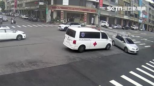 民護駕駛李男在潮州鎮一處入口減速進入，被檢方緊要過失傷害，但法官認為車鑑報告有出入，因此判他無罪。（示意圖，與本案無關／翻攝畫面）