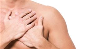 苗栗62歲男，乳頭狂滲血！一壓「2呎血柱噴醫師臉」　竟罹患乳癌(圖／大千醫院提供)