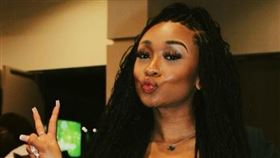 美國26歲女歌手湯瑪斯（Jada Arnell Thomas）