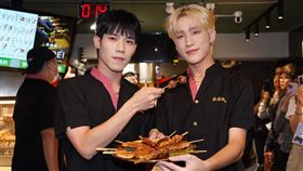 《原子少年2》HAKU、俊希當一日店長。（圖／記者趙于瑩攝影）