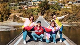 鍾欣凌(左起)、張軒睿、嚴藝文跟楊貴媚出外景。（圖／桂田文化藝術基金會、桂田文創提供）