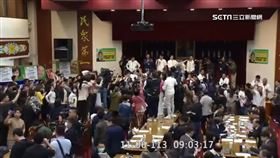 陳玉珍3分鐘將財劃法送出委員會 遭綠委壓桌阻攔