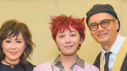 時隔9年世紀同框！GD「親密貼臉」周潤發