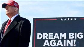 顏擇雅認為，川普若當選，台積電與美國政府之間的溝通一定會無比辛苦。（圖／翻攝自川普臉書）