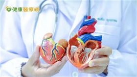 林口長庚心臟整合中心團隊由內外科醫師合作，進行高難度的「經導管瓣中瓣手術」，低侵入性、風險較低、傷口也小，給予患者新解方。