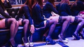 酒店妹過往因毒癮欠款，希望新北分署寬容能給予分期付款，以保有現在的工作和生活。