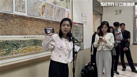 徐巧芯控賴惠員壓住陳玉珍嘴部。（圖／記者詹宜庭攝影）