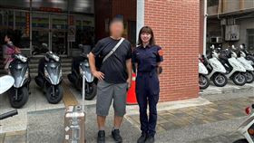 一中商圈，遺失行李30分鐘找回，韓國歐巴對清新女警連喊「大發」(圖／翻攝畫面)