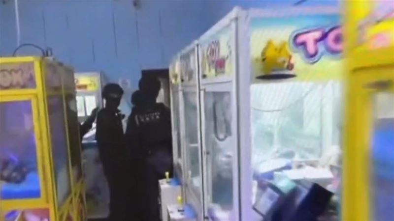 純樸夾娃娃機店藏應召站　警連破3門逮人