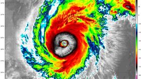 銀杏颱風已達巔峰。（圖／翻攝自觀氣象看天氣）
