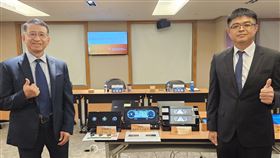 力領預估於12月10日掛牌上櫃。圖左起為董事長毛穎文、總經理江政隆。（圖／力領科技提供）