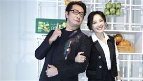 九孔(左)跟小8出席新節目記者會。（圖／記者鄭孟晃攝影）