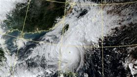 「銀杏」升級今年第5個強颱！氣象署曝最新路徑　2地區入夜炸雨彈