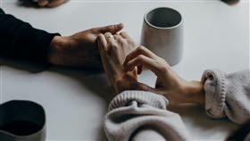 情侶 新婚夫妻 同居　示意圖／unsplash