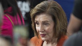 美國民主黨眾議員裴洛西（Nancy Pelosi）現身民主黨總統候選人賀錦麗宣布敗選會場。▲（圖／美聯社／達志影像）
