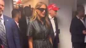 梅蘭妮亞再爆替身疑雲！陪川普投票胸部大縮水　美網質疑：淘寶買來的