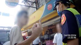 他被比中指「暴怒推車」！台中女嚇到送醫