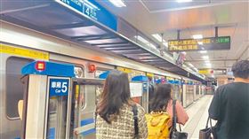 台北捷運宣布，已在11個捷運站增設增設「禁帶危險物品」標示。