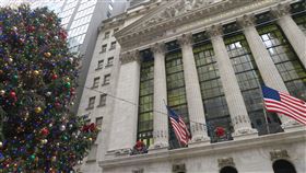 美股封關在即 道瓊指數再創歷史新高美股封關在即，28日漲跌互見，道瓊工業指數上漲53點，12月已7度創歷史新高。圖為紐約證券交易所。中央社記者尹俊傑紐約攝  112年12月29日