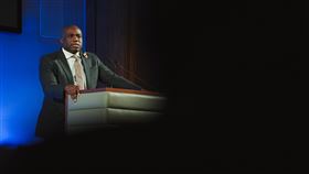 英外相宣布56項對俄新制裁  10家中港企業入列為打擊俄羅斯軍工業及俄羅斯在全球的惡意活動，英國外交部7日宣布制裁56名個人與實體，其中有10家以中國為根據地的中國和香港企業。圖為外相拉米6日出席在倫敦的一場企業論壇。（英國外交部提供）中央社記者陳韻聿倫敦傳真  113年11月8日