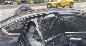 ▲黃珊珊抵達廉政署。（圖／翻攝畫面）