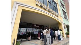 麗寶OUTLET 八周年慶開跑　人潮蜂擁搶限量優惠（業配勿用）