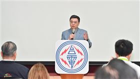 卓榮泰視察台中火力發電廠（圖／翻攝自卓榮泰臉書）