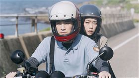 李霈瑜(左)和温貞菱(右)在八大《妳是我的姐妹》中，姊妹關係日漸融洽。（圖／八大提供）