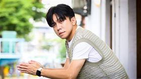 中視《綜藝一級棒》主持人許志豪，睽違12年重返歌壇推出全新台語專輯《袂記的青春》。（圖／侯世駿攝）