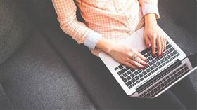 許多家裡不富裕的人，都希望透過讀書來讓自己翻身。（示意圖／PIXABAY）