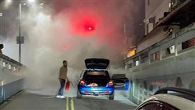 北投驚傳火燒車意外，場面相當失控。（圖／翻攝畫面）