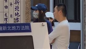 錢帥君低調趕抵，將男友帶離新北院。（圖／翻攝畫面）