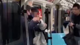 男學生被女子狹持。（圖／翻攝畫面）