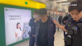 北捷女車廂「持刀砍人」遭英勇伯制伏！男學生血流滿面　驚險畫面曝光