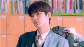 33歲的黃寅燁詮釋高中生毫無違和感，他的保養秘訣就是防曬。（圖／翻攝黃寅燁IG）