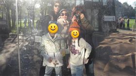 梧桐妹（右）曬出和修杰楷（左）、賈靜雯（中）以及妹妹的合照。（圖／翻攝自梧桐妹IG）