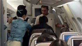 大韓航空開艙門　（圖／翻攝自IG＠aflyguytravels）