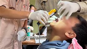 台灣路竹會醫療團隊赴印度大吉嶺義診牙醫師劉啟群創立台灣路竹會，並率領醫療團實際走入偏鄉、走向世界各地，持續以影響力號召醫療與各類志工，讓世界認識台灣。圖為路竹會醫師志工於民國113年8月在印度大吉嶺地區義診。（台灣路竹會提供）中央社記者黃旭昇新北市傳真  113年11月2日