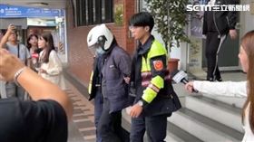 北捷砍人案，42歲王女殺人未遂移送。（圖／翻攝畫面）