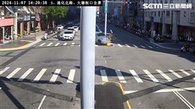 台中,切西瓜,進化北路,行人庇護島,車禍,自撞（圖／翻攝畫面）